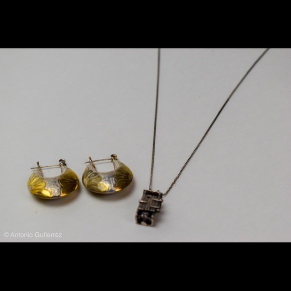 The gift box necklace and earring set - Picture 2 of 8